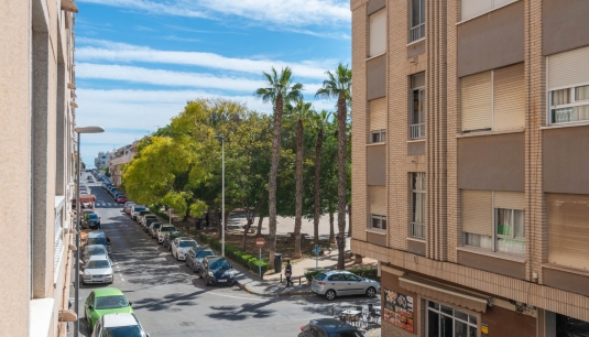 Apartment - Wiederverkauf - Torrevieja -
                Centro