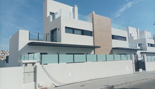 Casa semiadosada - Nueva construcción  - Orihuela Costa -
                Villamartin