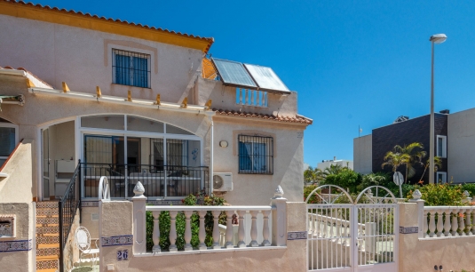 Дом на 4 семьи - Перепродажа - Torrevieja -
                Acequion