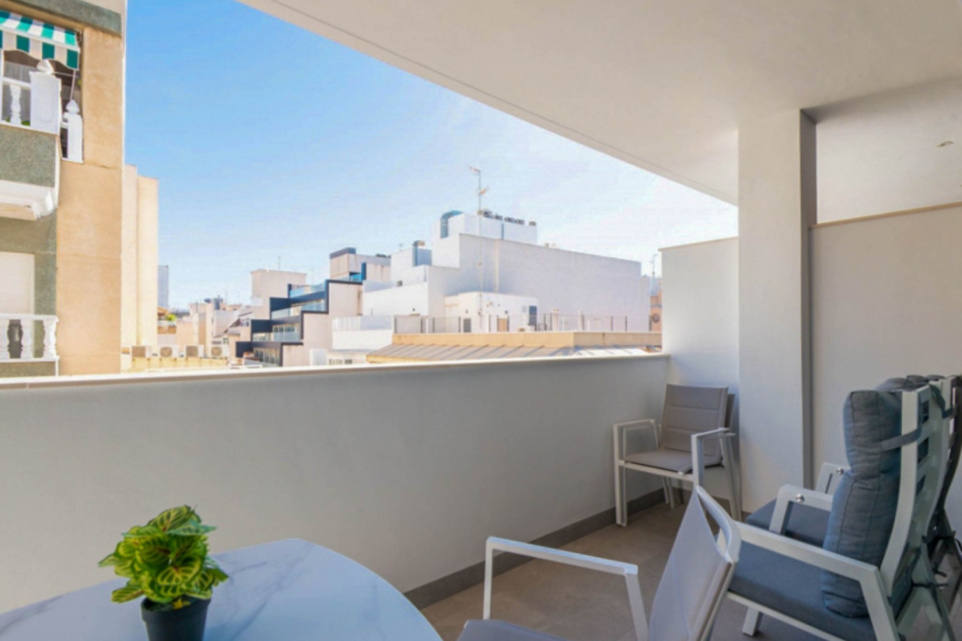 Jälleenmyynti - Apartment -
Torrevieja - Centro