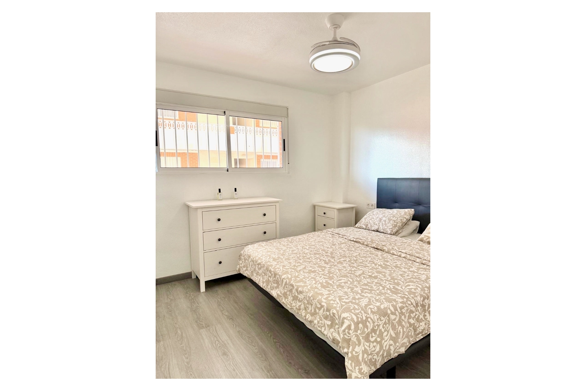 Jälleenmyynti - Apartment -
Torrevieja - Punta Prima, Torrevieja