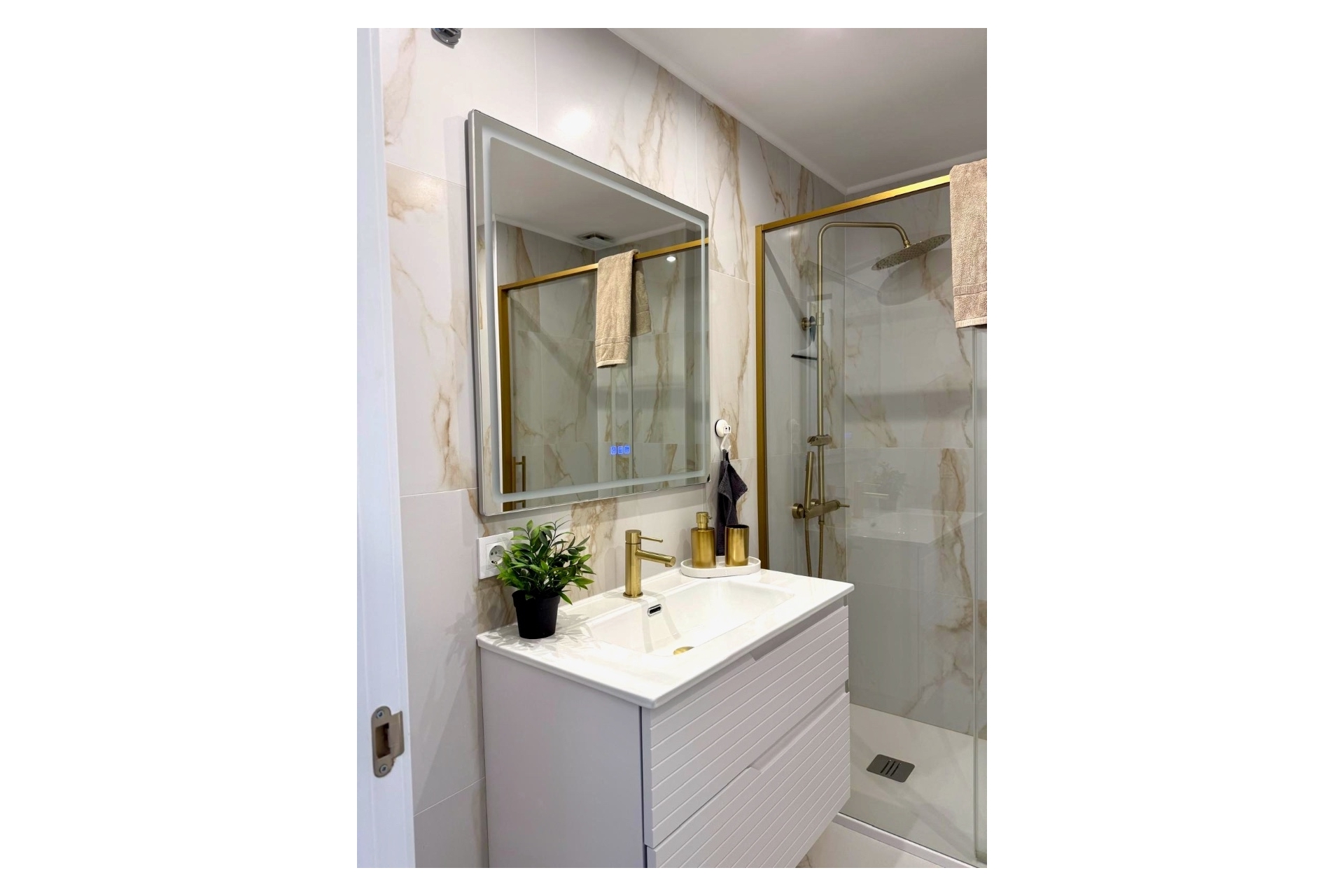 Jälleenmyynti - Apartment -
Torrevieja - Punta Prima, Torrevieja