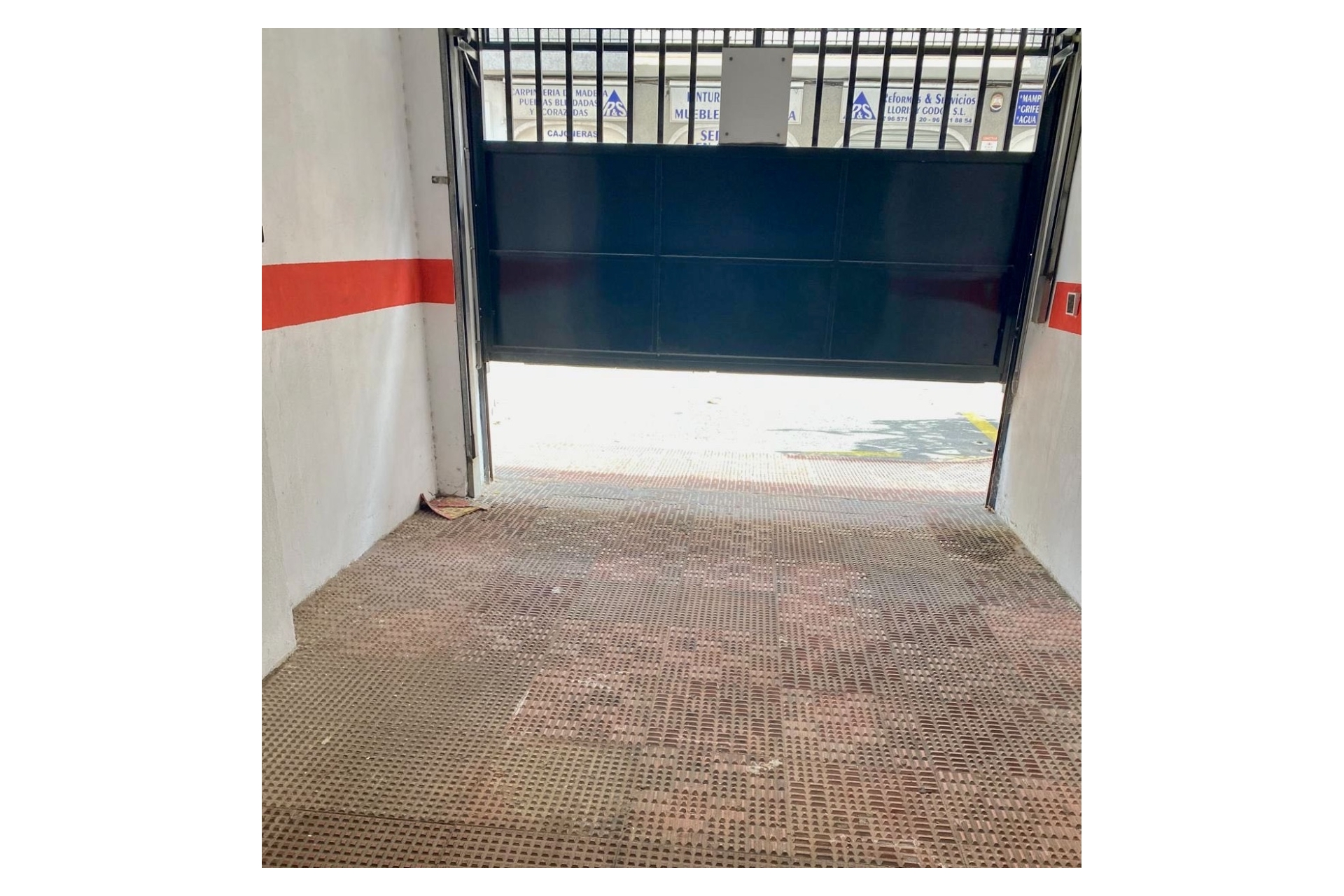 Jälleenmyynti - Autotalli -
Torrevieja - Centro