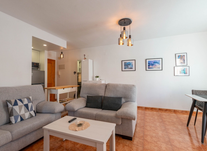 Jälleenmyynti - Huoneisto -
Torrevieja - Centro