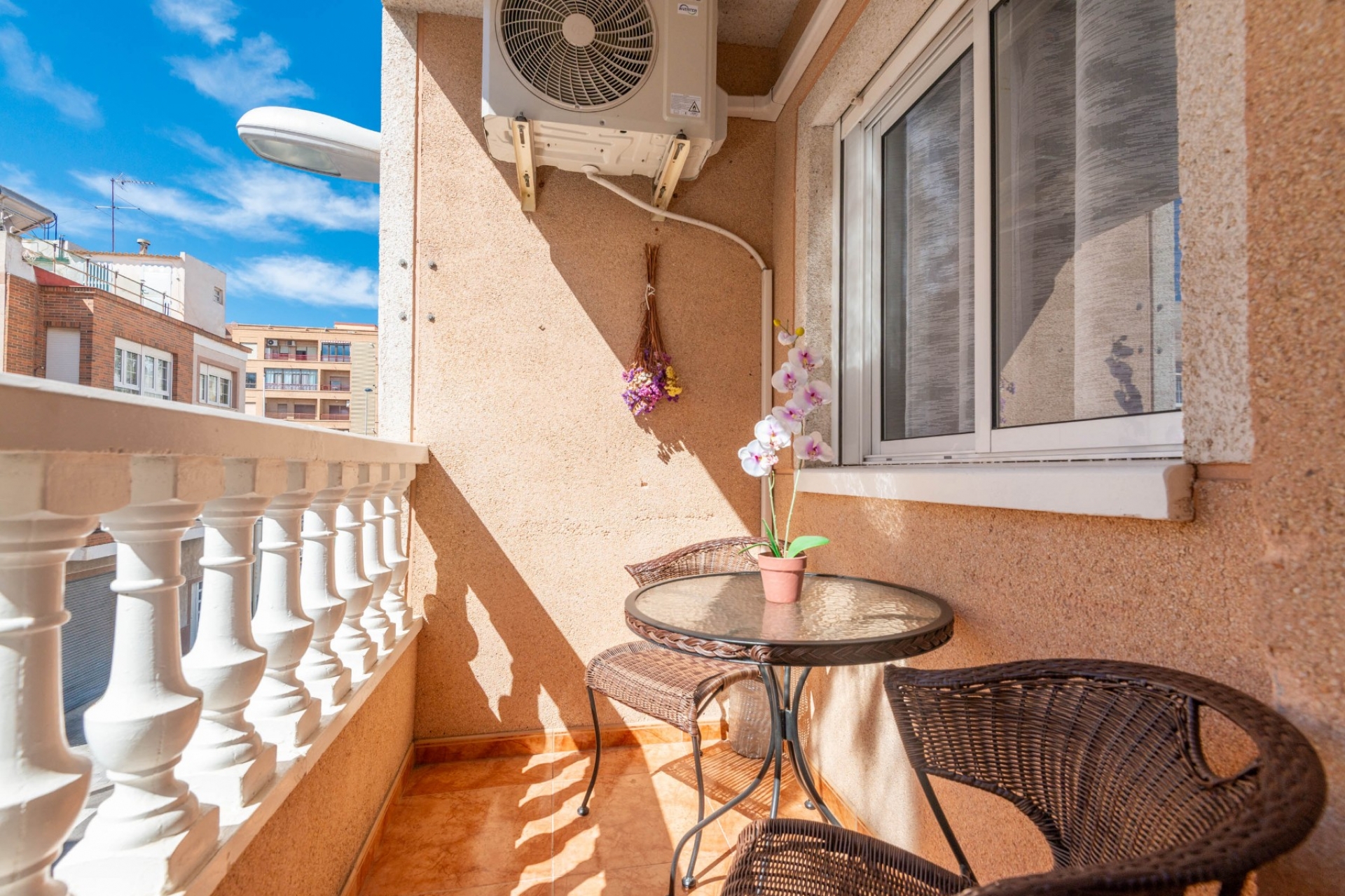 Jälleenmyynti - Huoneisto -
Torrevieja - Centro