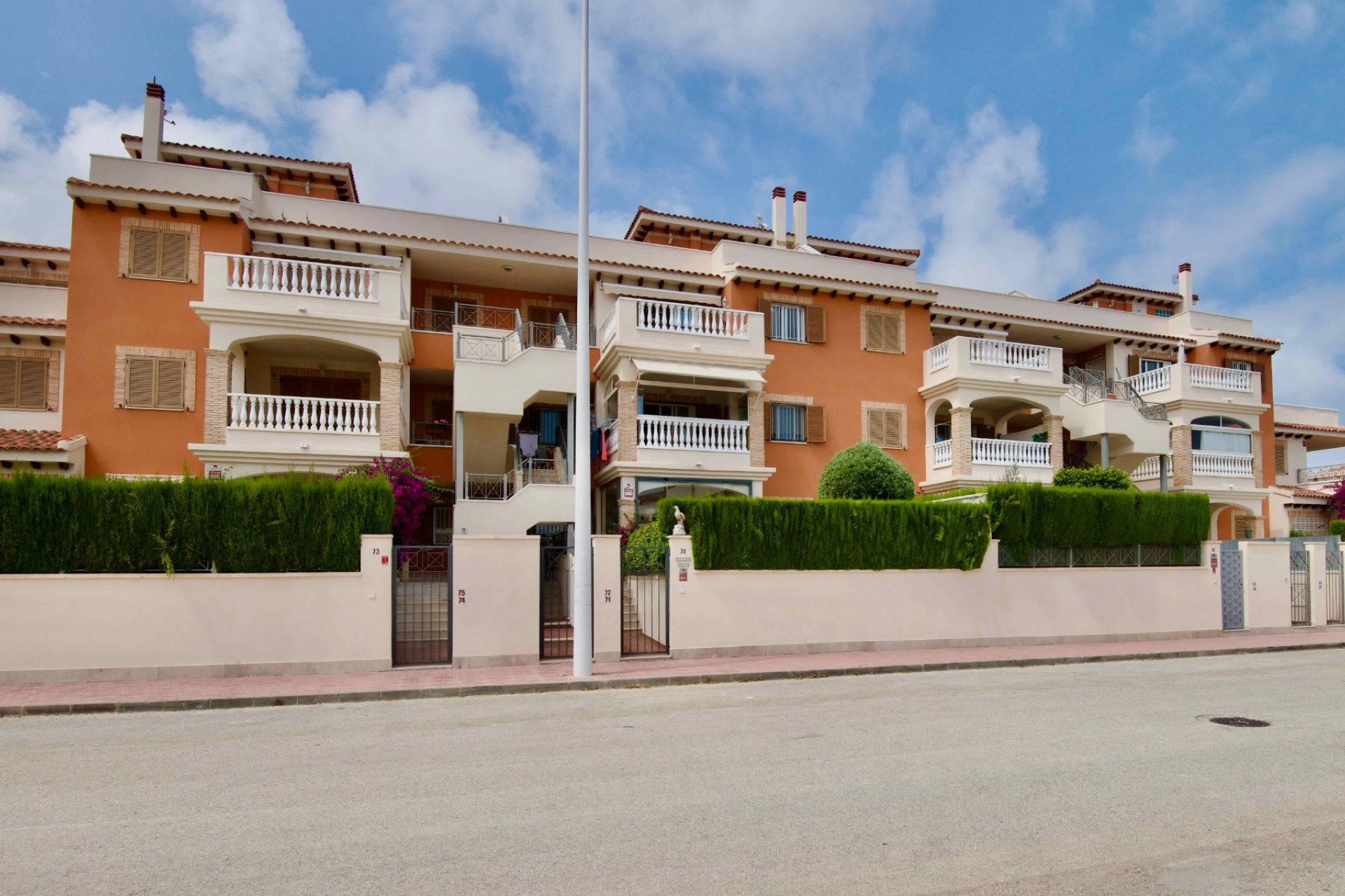 Jälleenmyynti - Kattohuoneisto -
Orihuela Costa - Playa Flamenca