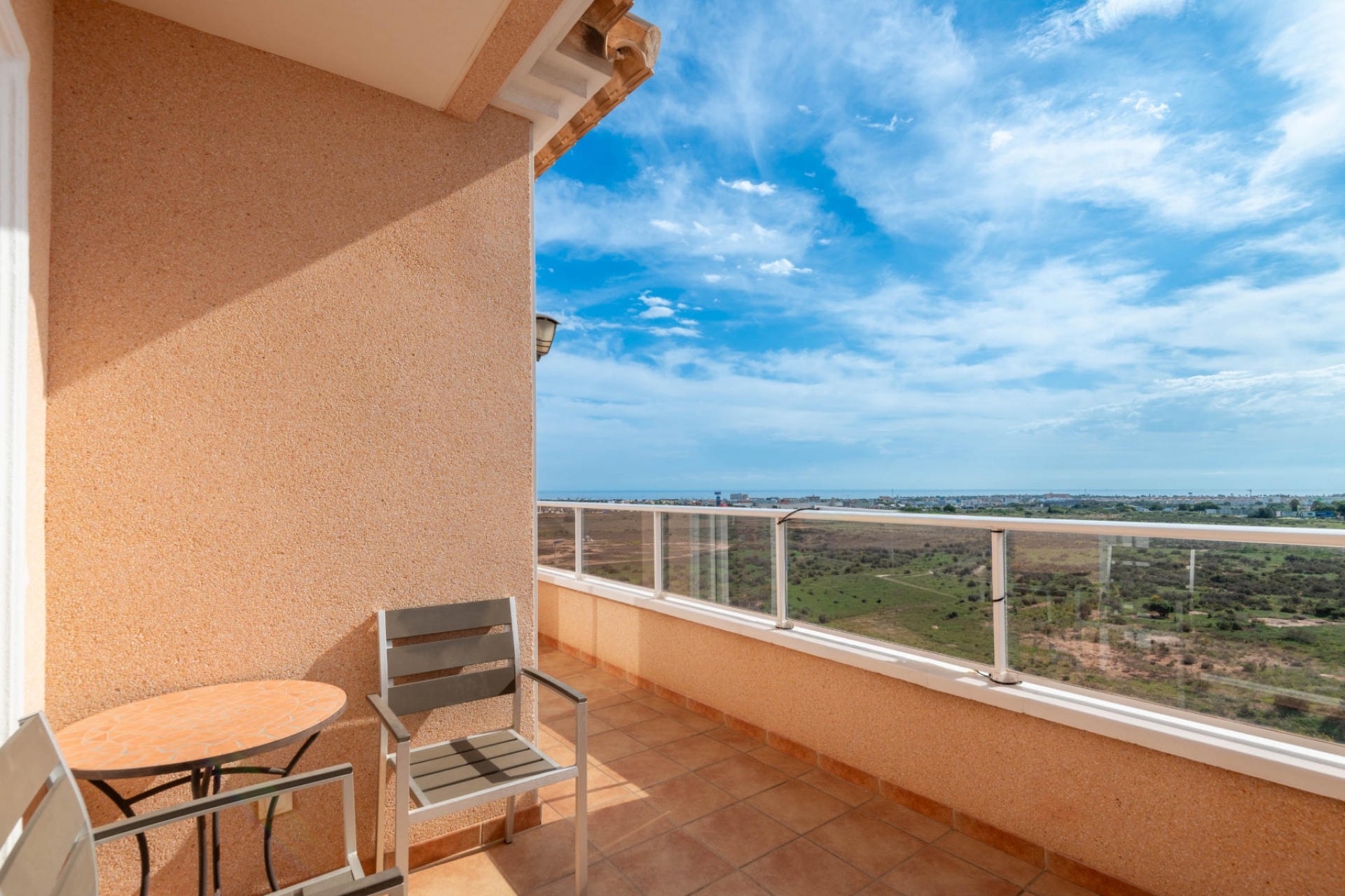 Jälleenmyynti - Kattohuoneisto -
Orihuela Costa - Villamartin