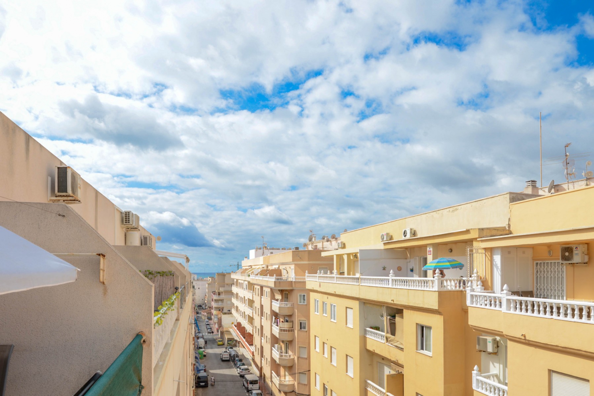 Jälleenmyynti - Kattohuoneisto -
Torrevieja - Centro