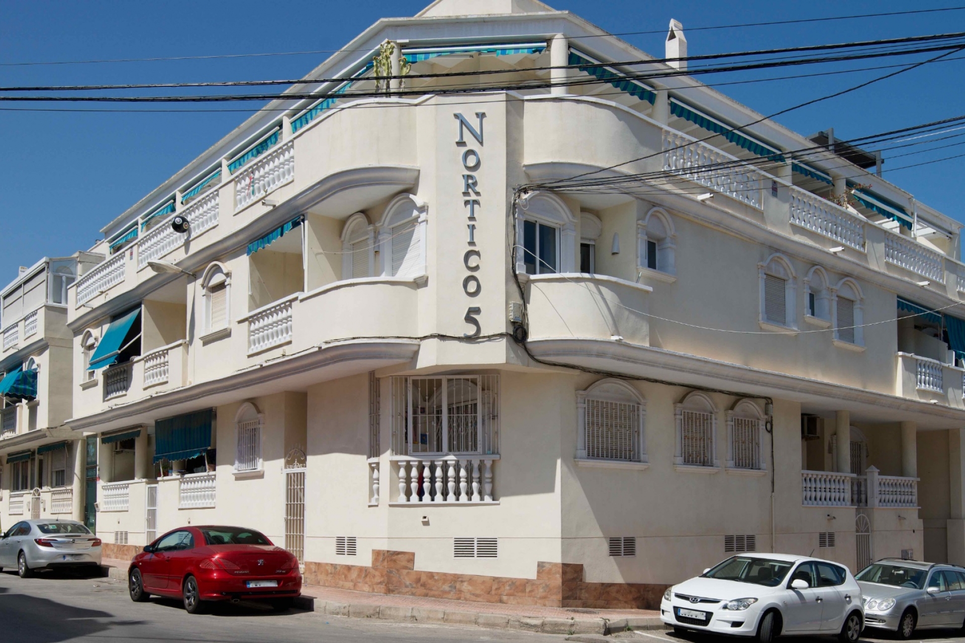 Jälleenmyynti - Kattohuoneisto -
Torrevieja - Playa del Cura