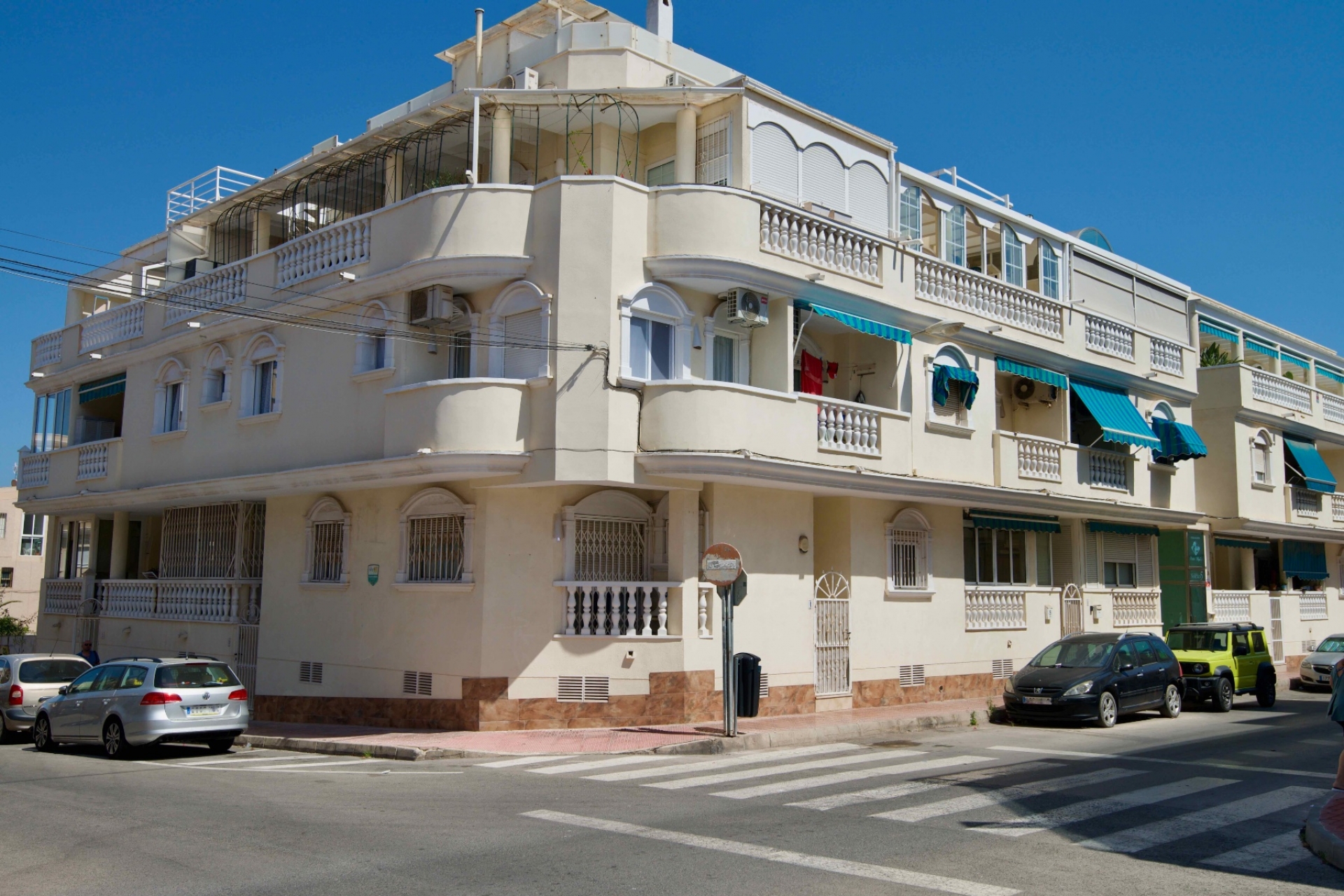 Jälleenmyynti - Kattohuoneisto -
Torrevieja - Playa del Cura