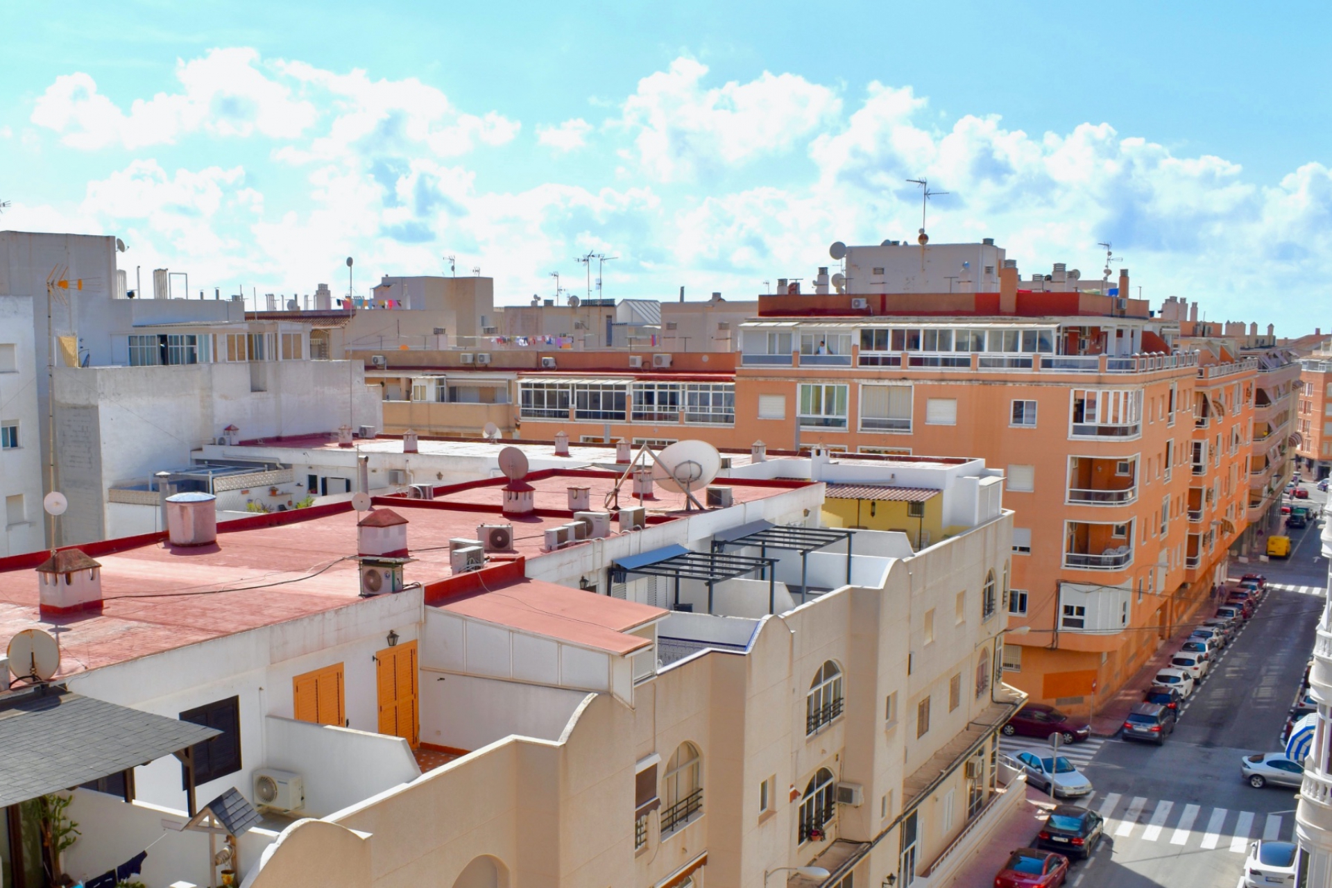 Jälleenmyynti - Kattohuoneisto -
Torrevieja - Playa del Cura