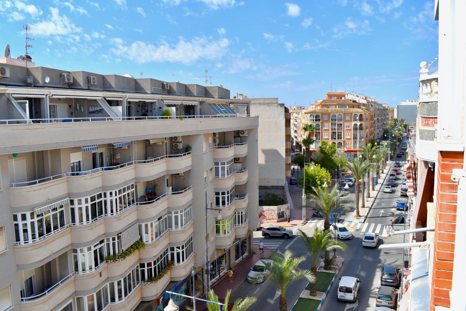 Jälleenmyynti - Kattohuoneisto -
Torrevieja - Playa del Cura