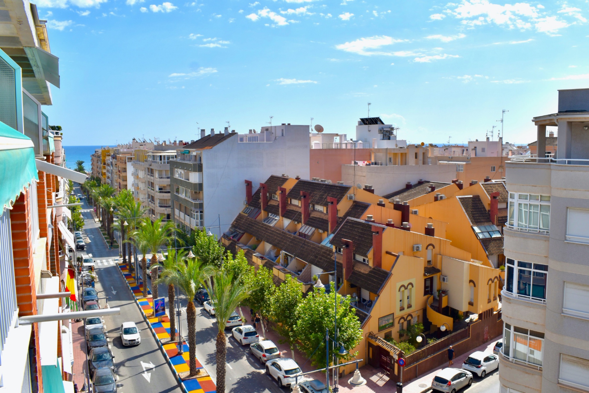 Jälleenmyynti - Kattohuoneisto -
Torrevieja - Playa del Cura