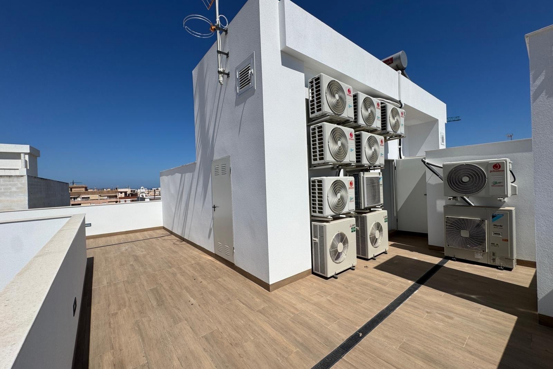 Jälleenmyynti - Kattohuoneisto -
Torrevieja - Playa del Cura