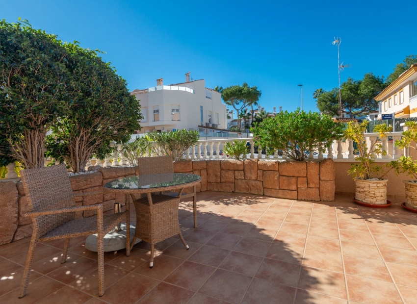 Jälleenmyynti - Kerrostalo -
Orihuela Costa - Villamartin