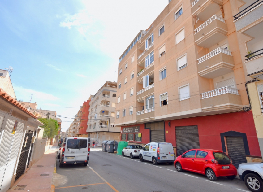 Jälleenmyynti - Kerrostalo -
Torrevieja - Habaneras