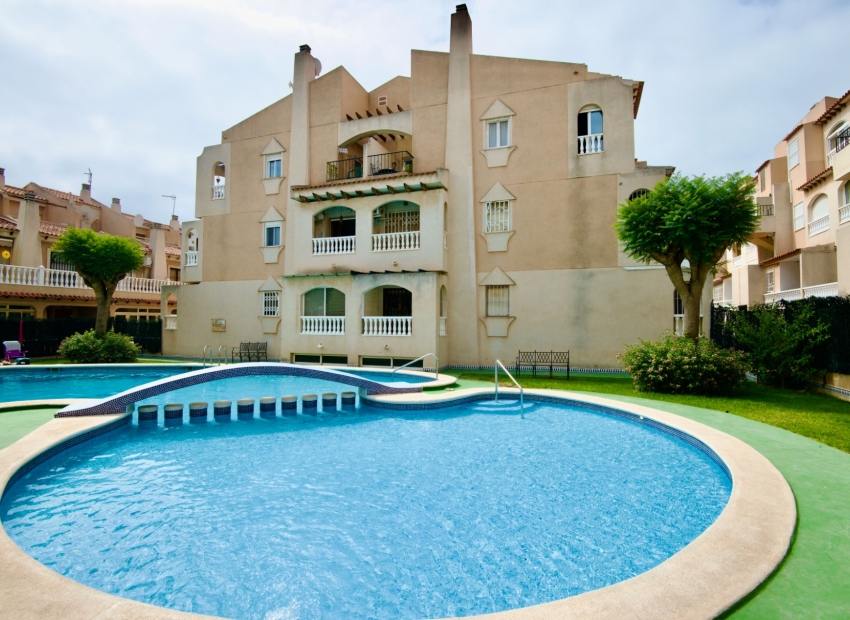 Jälleenmyynti - Kerrostalo -
Torrevieja - Playa del Cura