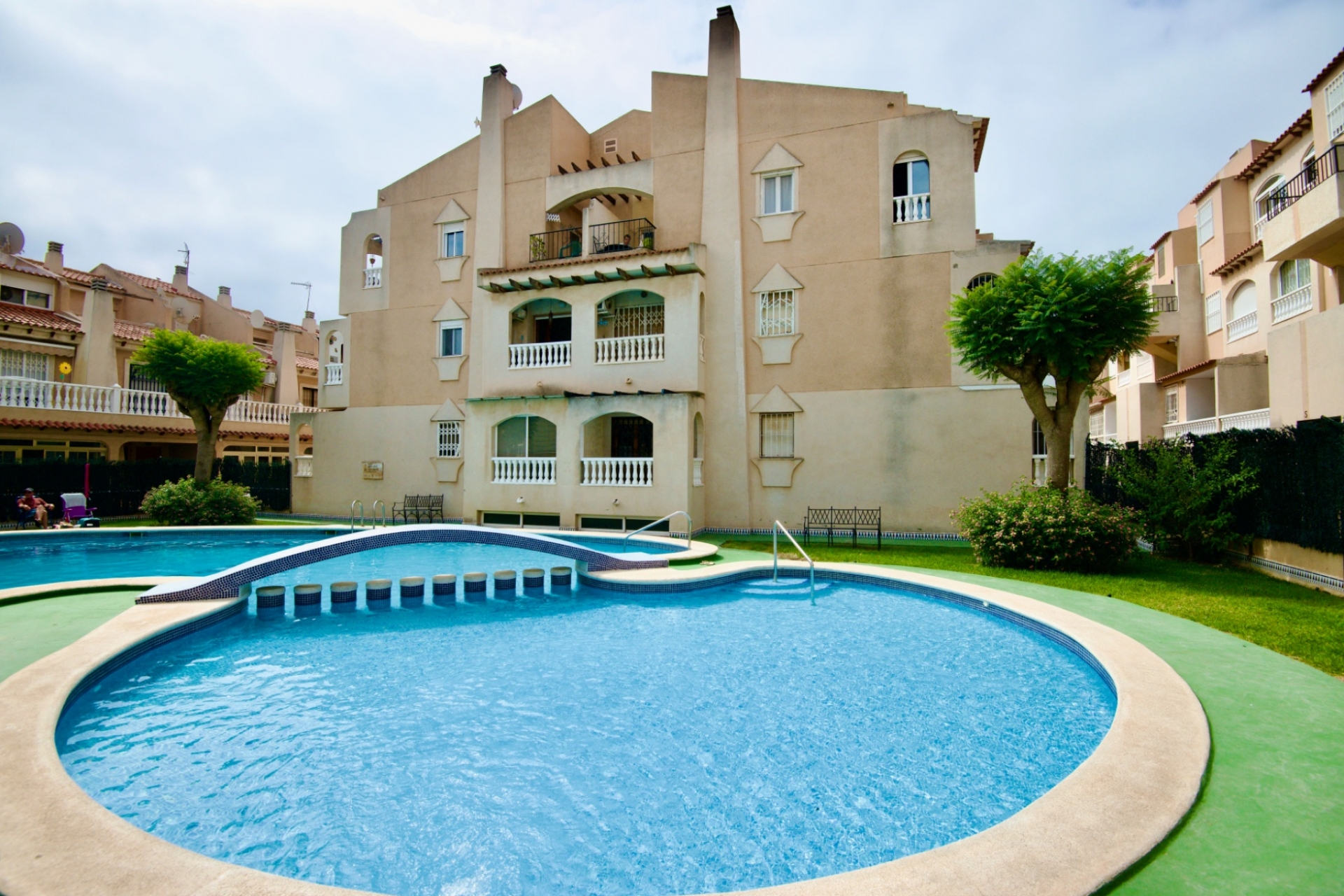 Jälleenmyynti - Kerrostalo -
Torrevieja - Playa del Cura