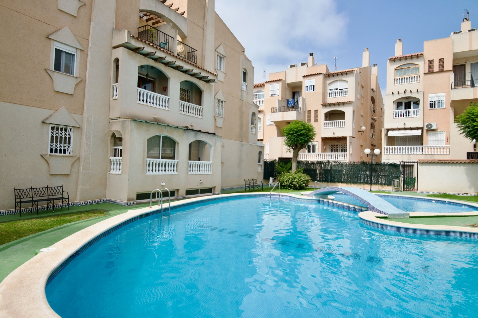 Jälleenmyynti - Kerrostalo -
Torrevieja - Playa del Cura