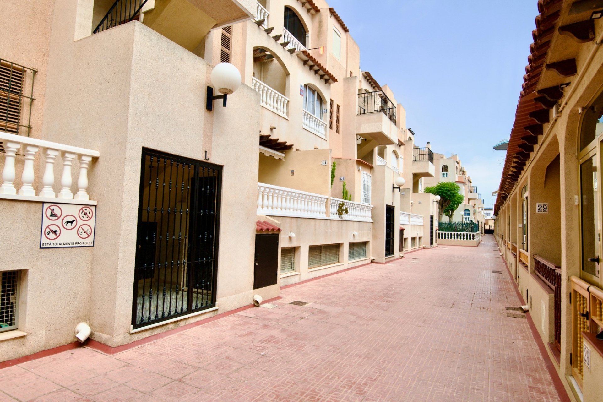 Jälleenmyynti - Kerrostalo -
Torrevieja - Playa del Cura