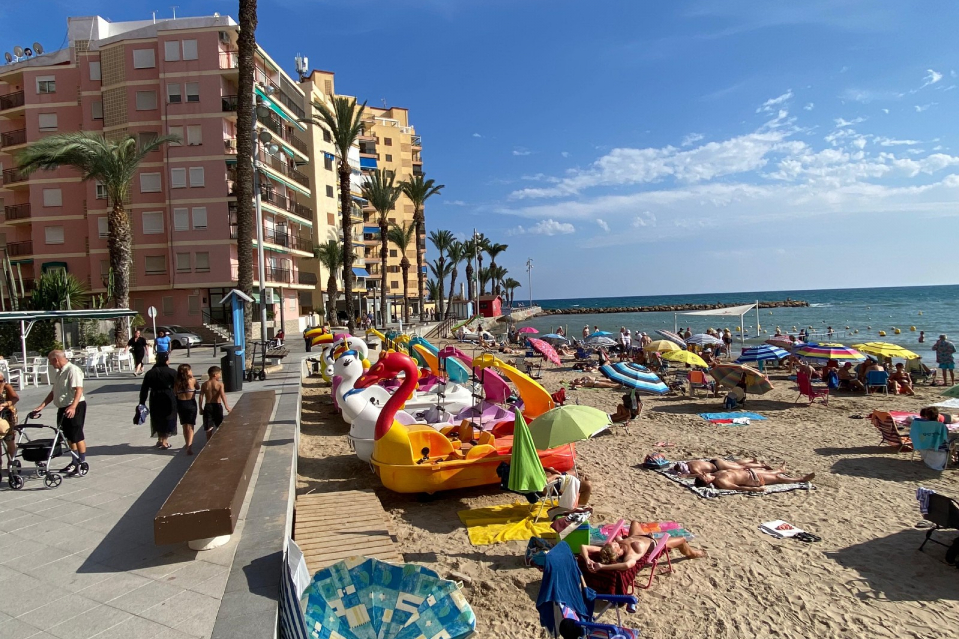 Jälleenmyynti - Kerrostalo -
Torrevieja - Playa del Cura