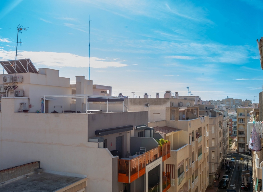 Jälleenmyynti - Kerrostalo -
Torrevieja - Playa los Locos