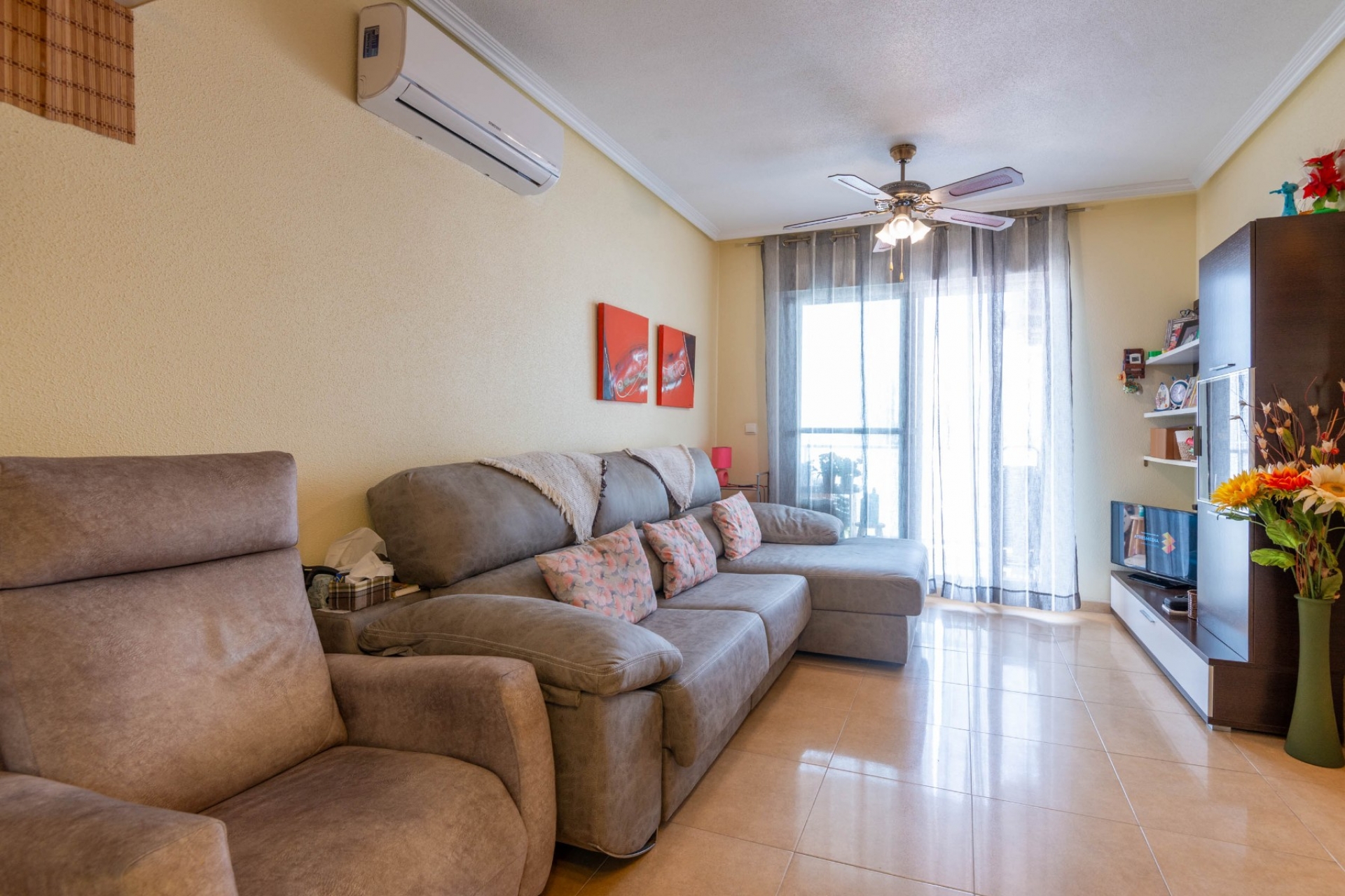 Jälleenmyynti - Kerrostalo -
Torrevieja - Playa los Locos