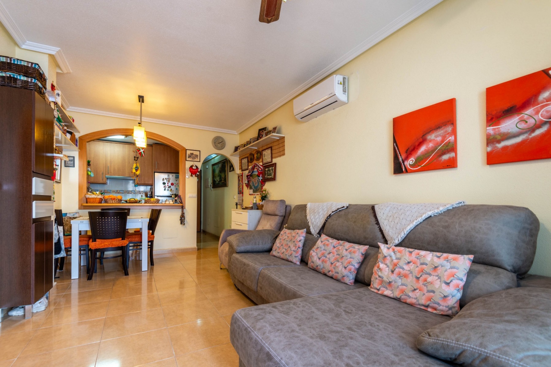 Jälleenmyynti - Kerrostalo -
Torrevieja - Playa los Locos