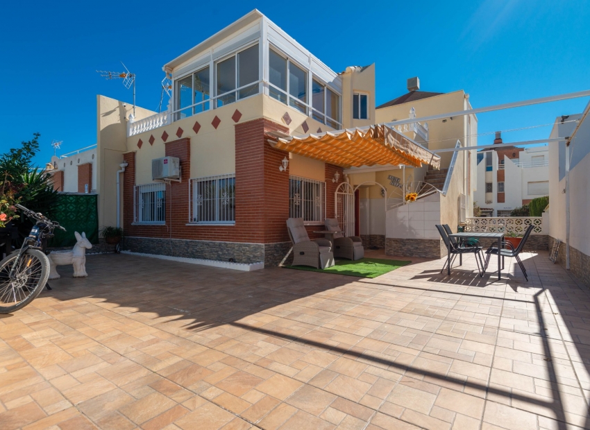 Jälleenmyynti - Neliapilatalo -
Orihuela Costa - Los Altos, Orihuela Costa