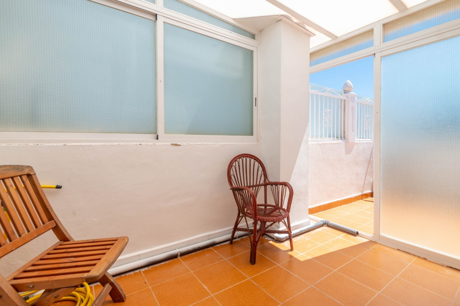 Jälleenmyynti - Neliapilatalo -
Torrevieja - Acequion