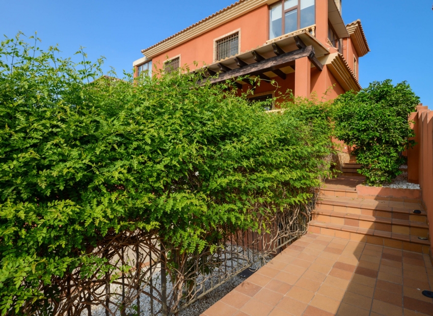 Jälleenmyynti - Paritalo -
Torrevieja - Los Balcones