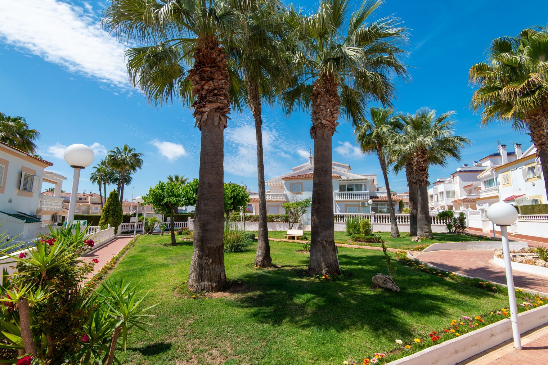 Jälleenmyynti - Pienkerrostaloasunto -
Orihuela Costa - Playa Flamenca