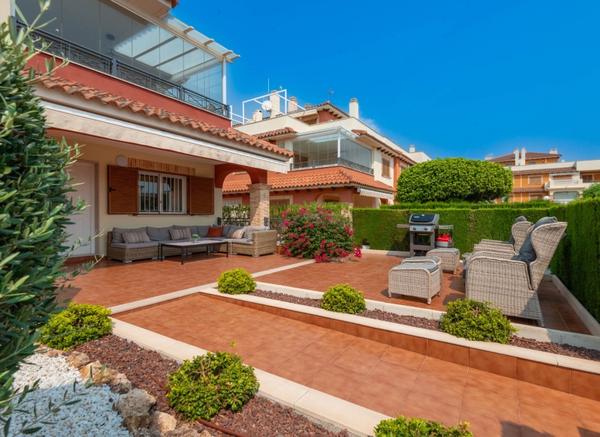 Jälleenmyynti - Pienkerrostaloasunto -
Orihuela Costa - Playa Flamenca