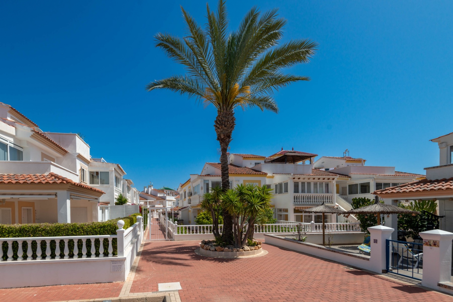 Jälleenmyynti - Pienkerrostaloasunto -
Orihuela Costa - Playa Flamenca