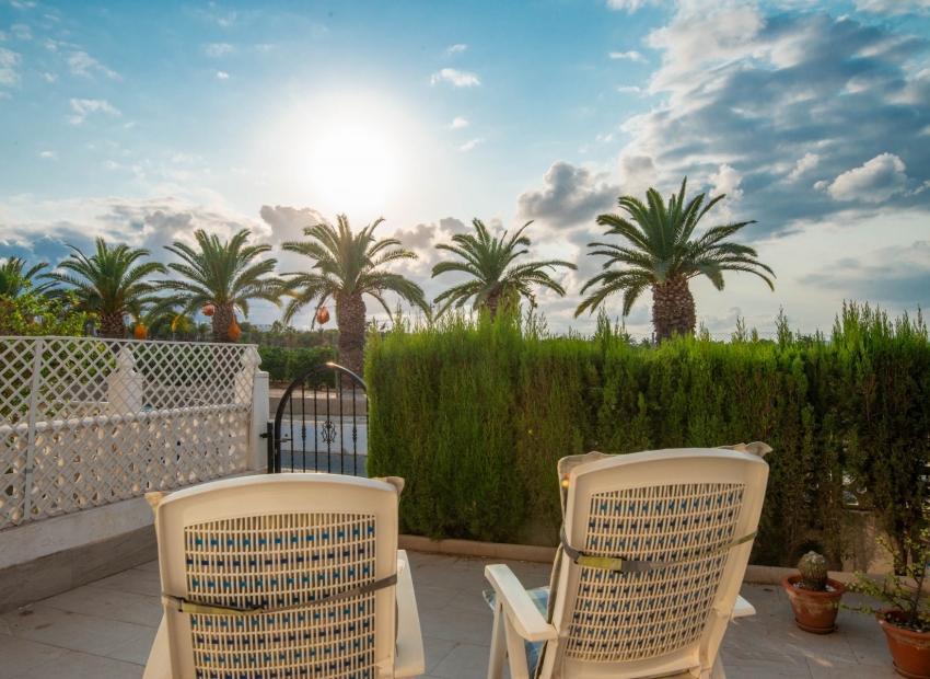 Jälleenmyynti - Pienkerrostaloasunto -
Torrevieja - Los Balcones