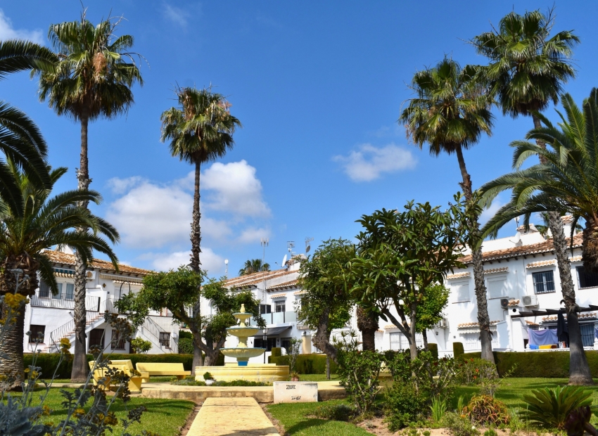 Jälleenmyynti - Pienkerrostaloasunto -
Torrevieja - Los Balcones