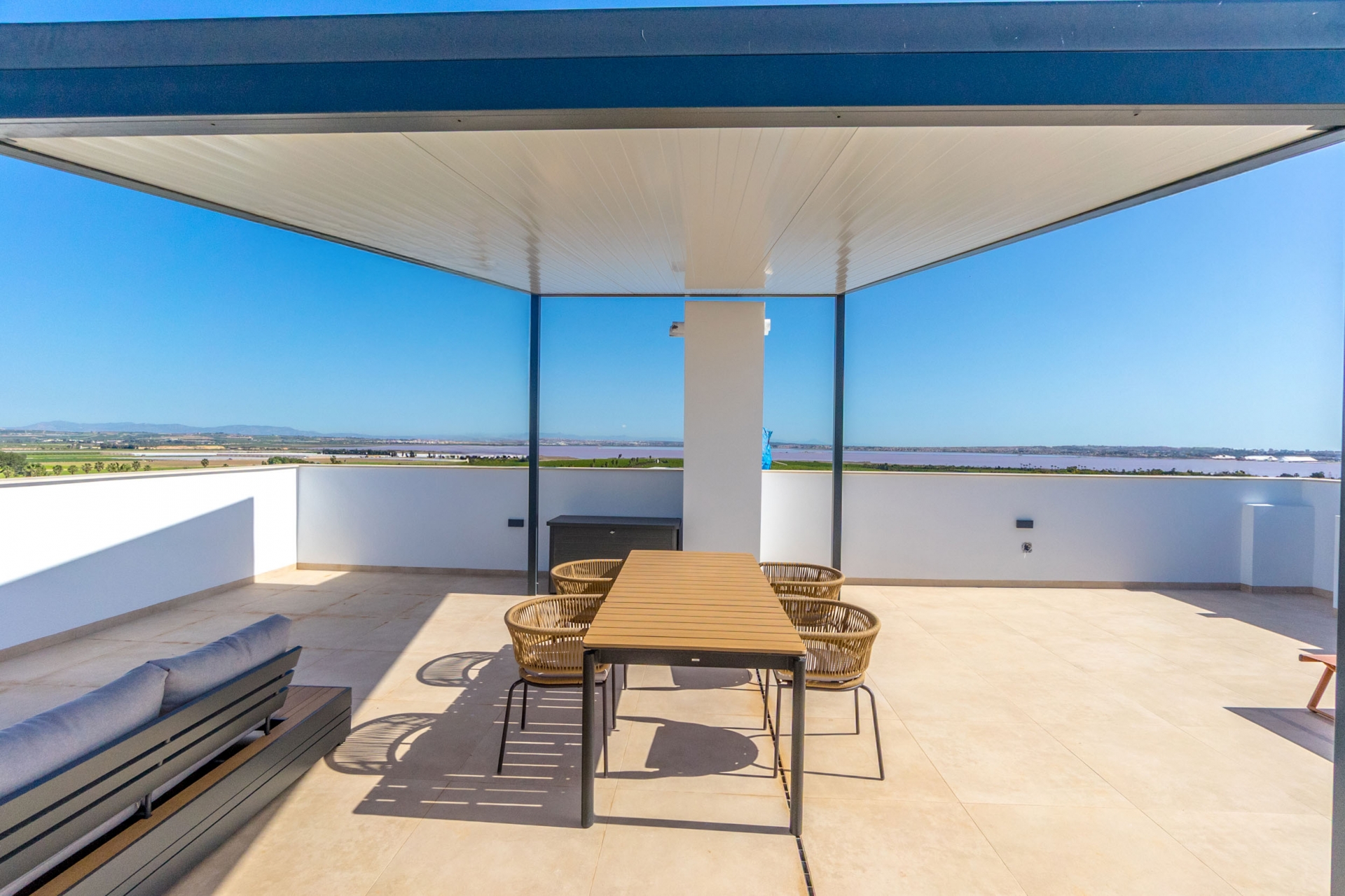 Neue Gebäude - Bungalow im Obergeschoss -
Torrevieja