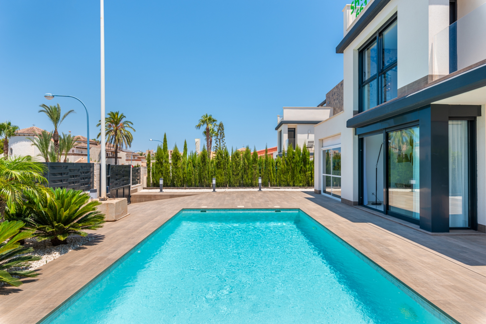 Neue Gebäude - detached -
Playa Paraiso