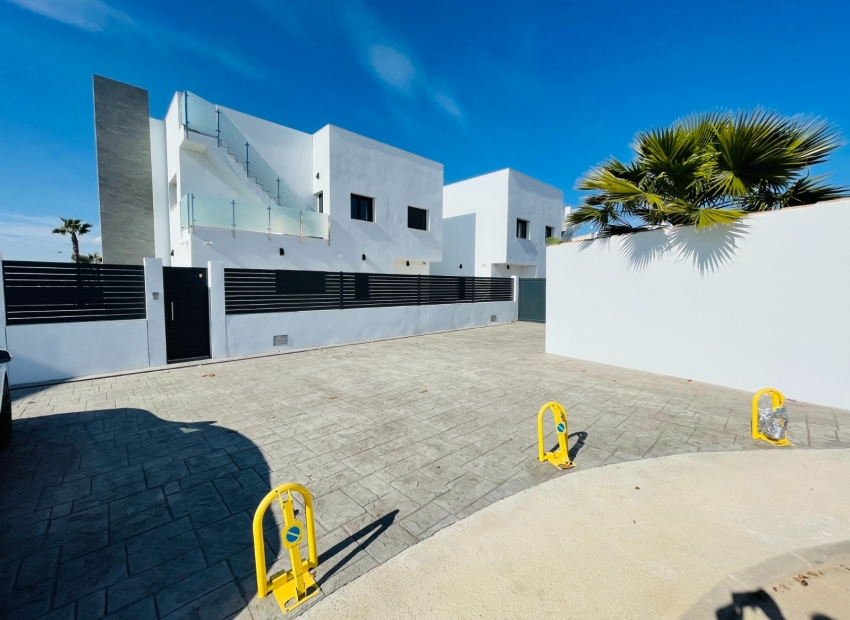 Neue Gebäude - detached -
Torrevieja