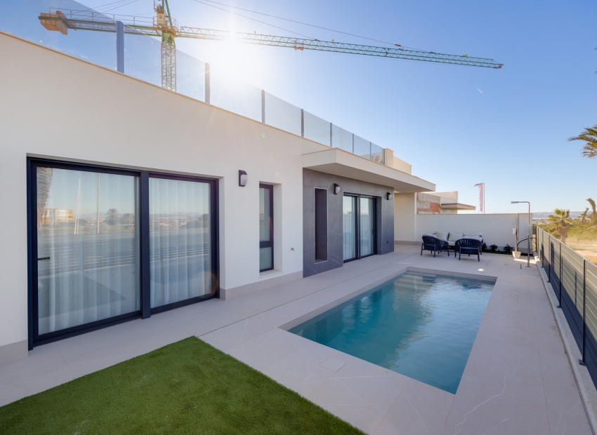 Neue Gebäude - Freistehende Villa -
Torrevieja