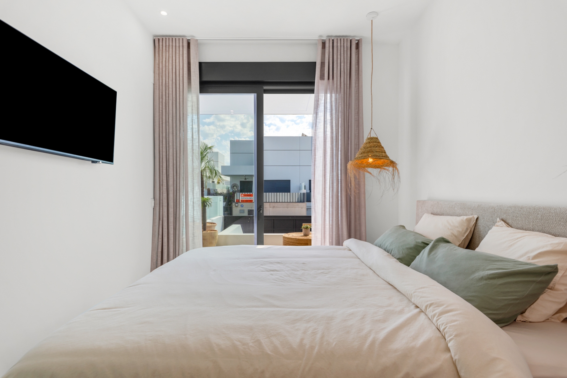 Neue Gebäude - Reihenhaus -
Dolores