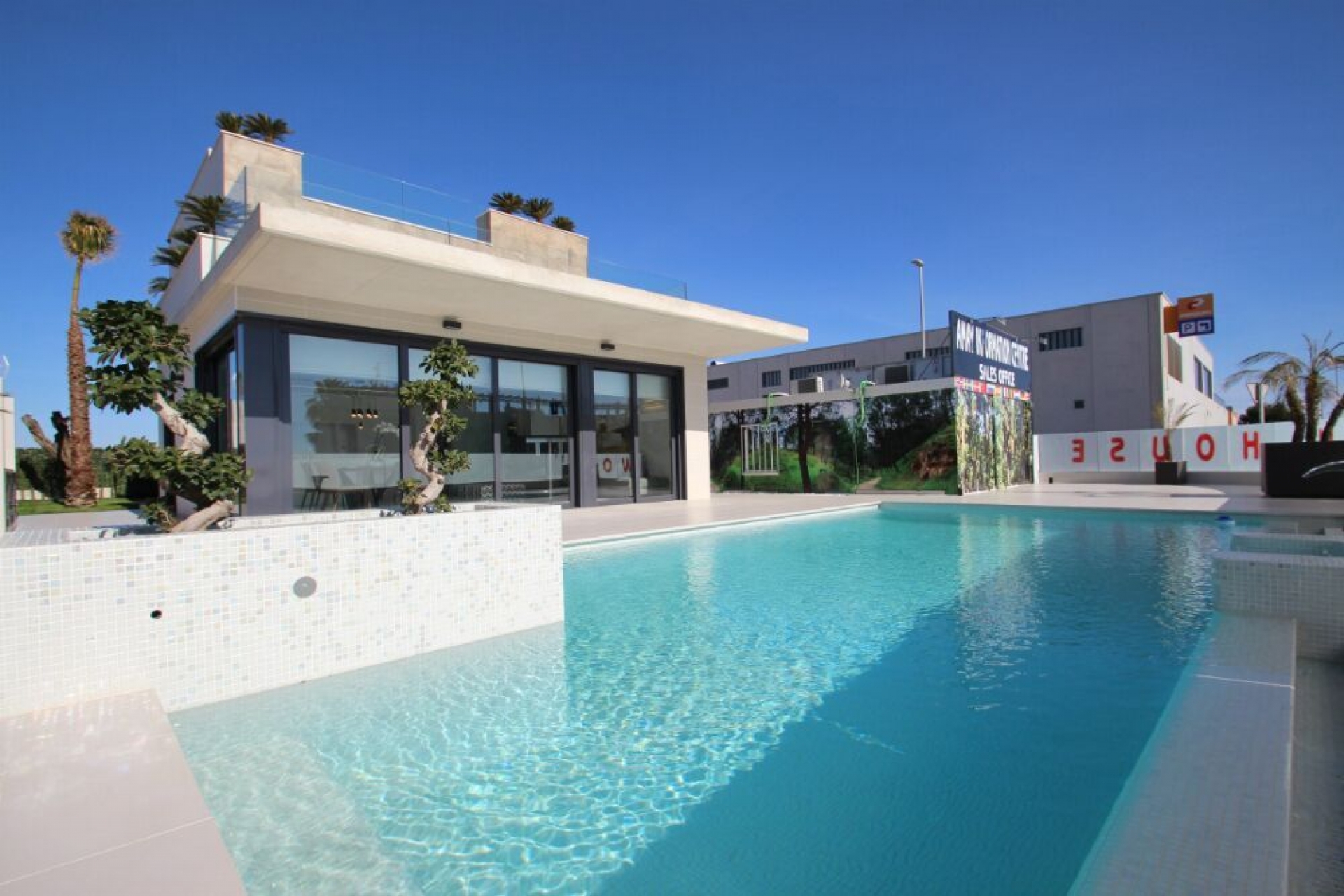 Neue Gebäude - Villa -
San Miguel de Salinas