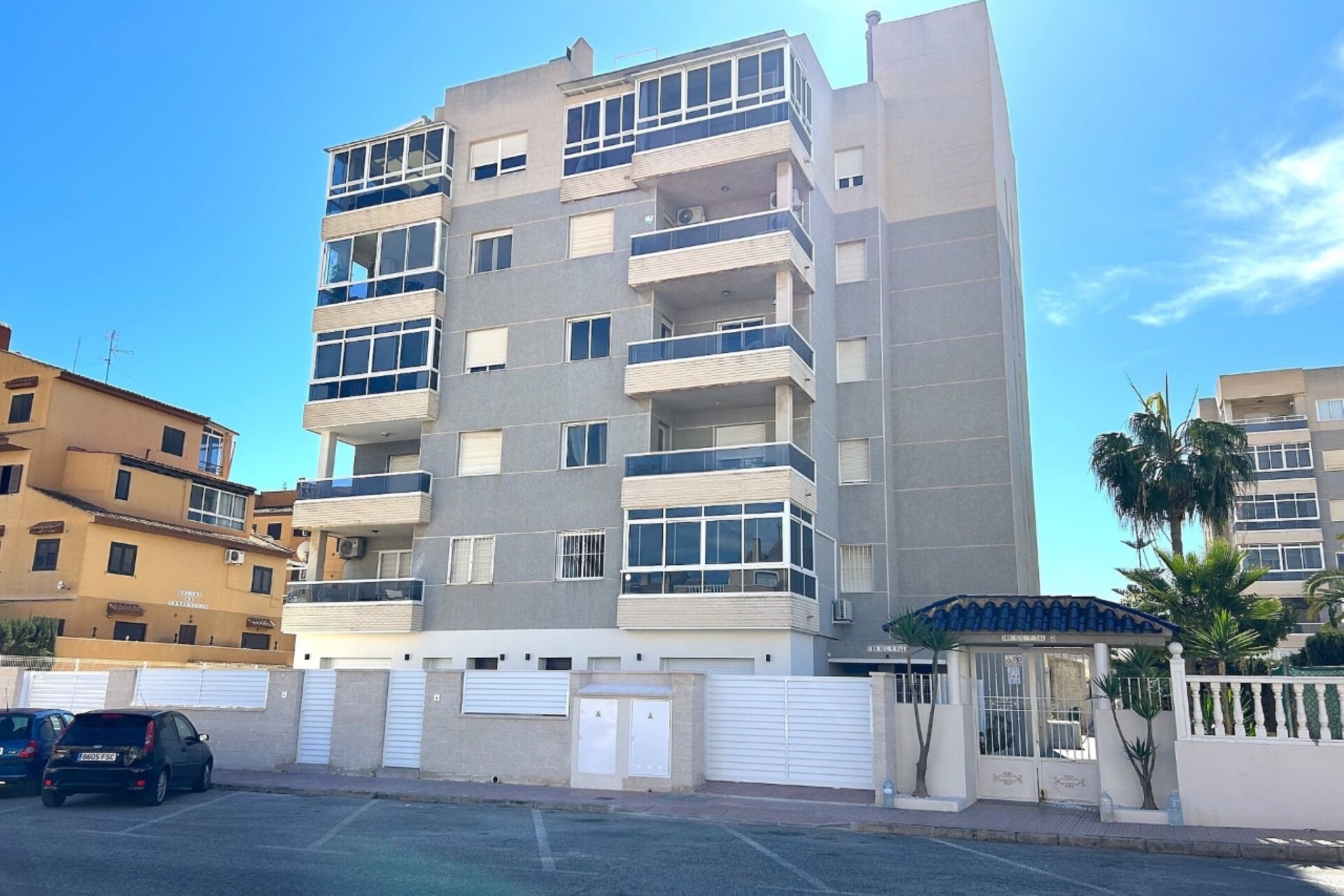 Neue Gebäude - Wohnung im Erdgeschoss -
Torrevieja