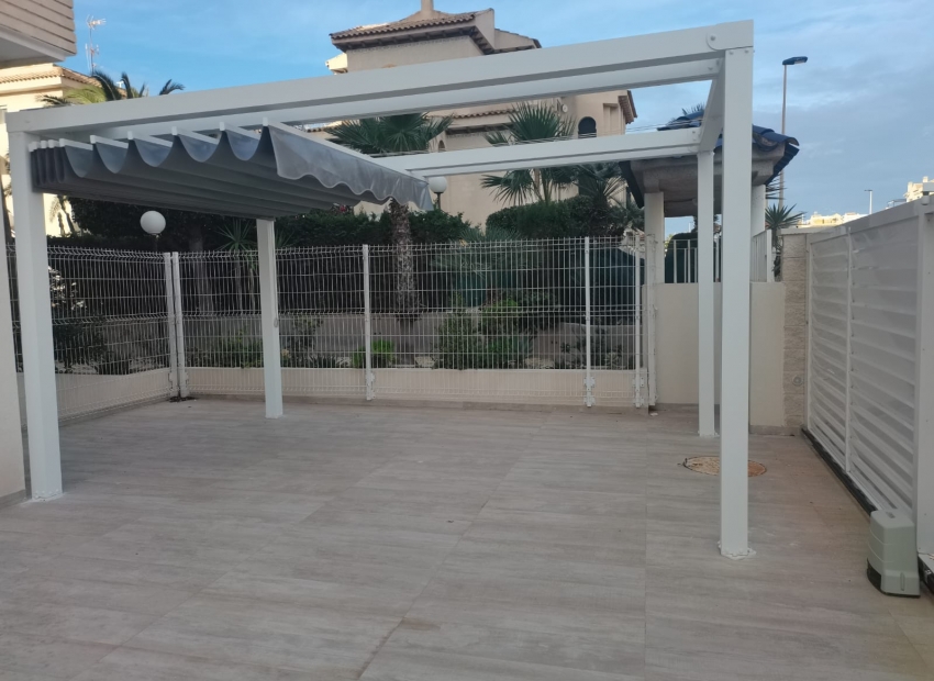 Neue Gebäude - Wohnung im Erdgeschoss -
Torrevieja