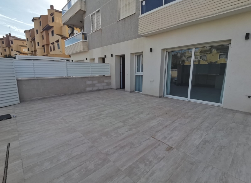 Neue Gebäude - Wohnung im Erdgeschoss -
Torrevieja