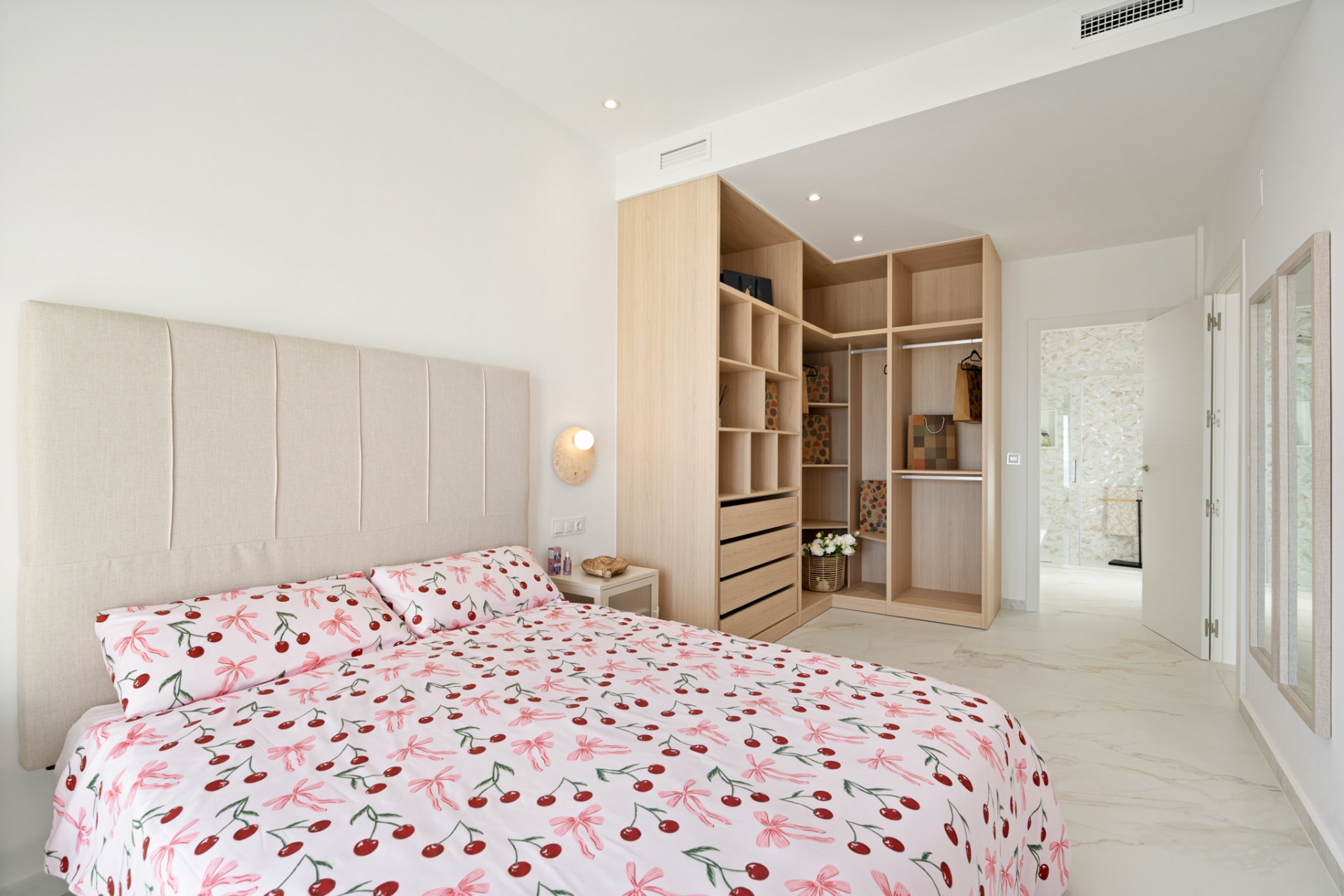 New Build - detached -
Polop