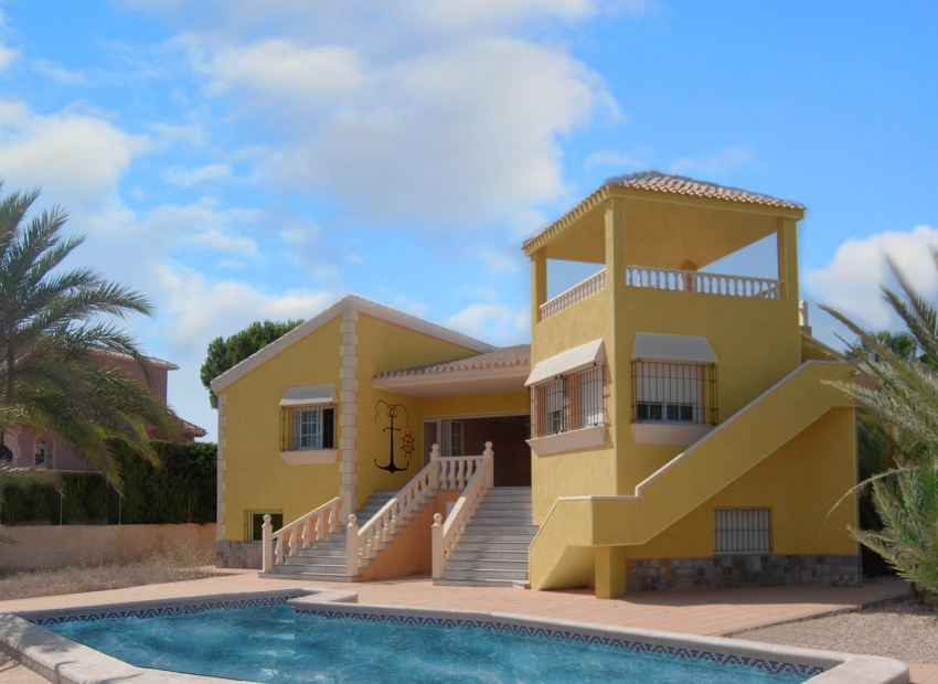 Новое  строительство - Отдельная вилла -
La Manga del Mar Menor