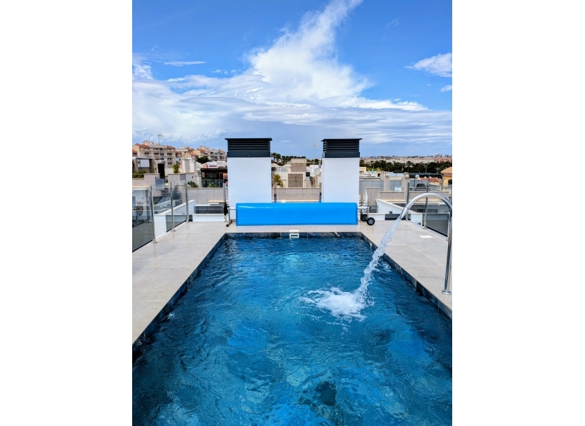 Nytt - Lägenhet på bottenvåningen -
Torrevieja