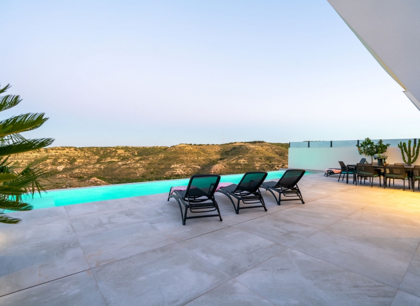 Nytt - Villa -
Rojales
