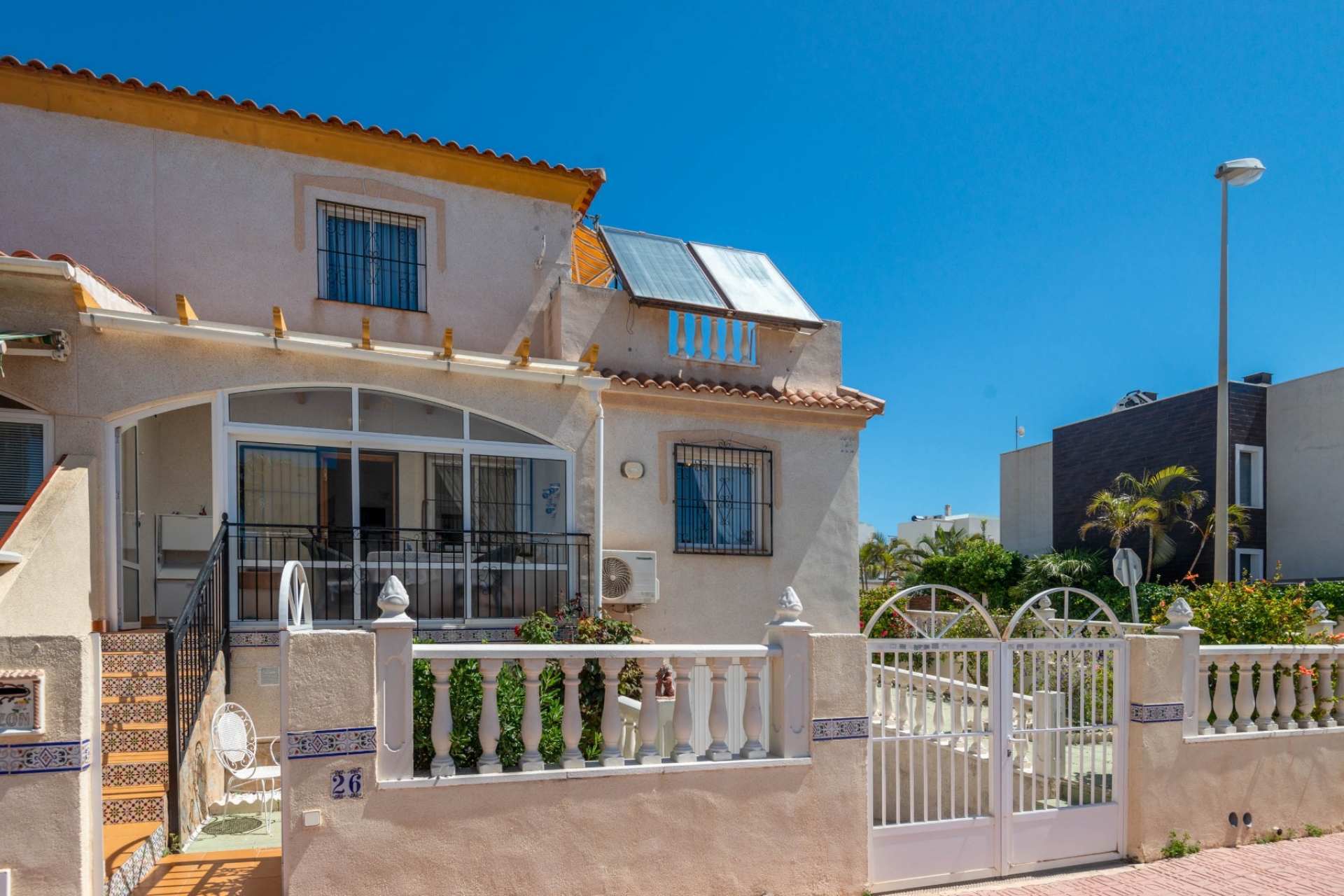 Перепродажа - Дом на 4 семьи -
Torrevieja - Acequion